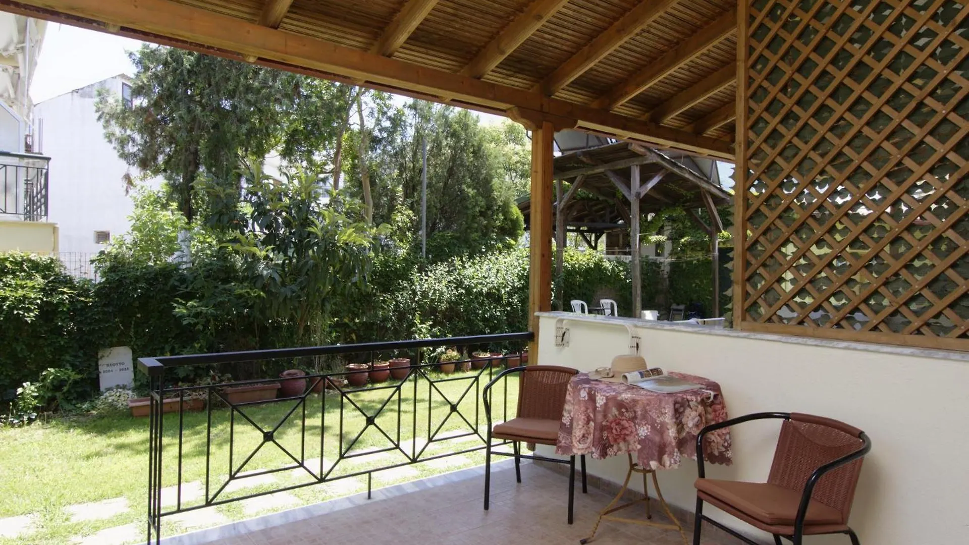 Lotos Apartments Stavros