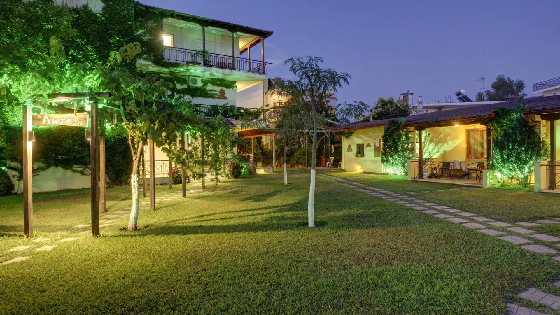 Lotos Apartments Stavros