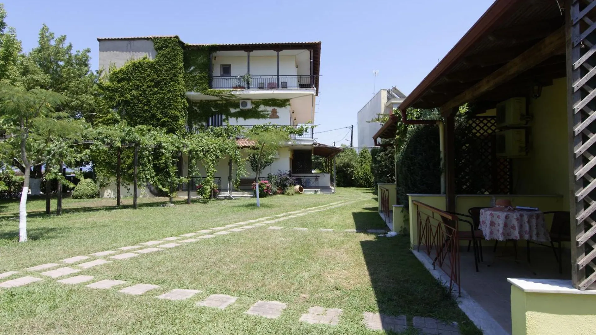 Lotos Apartments Stavros