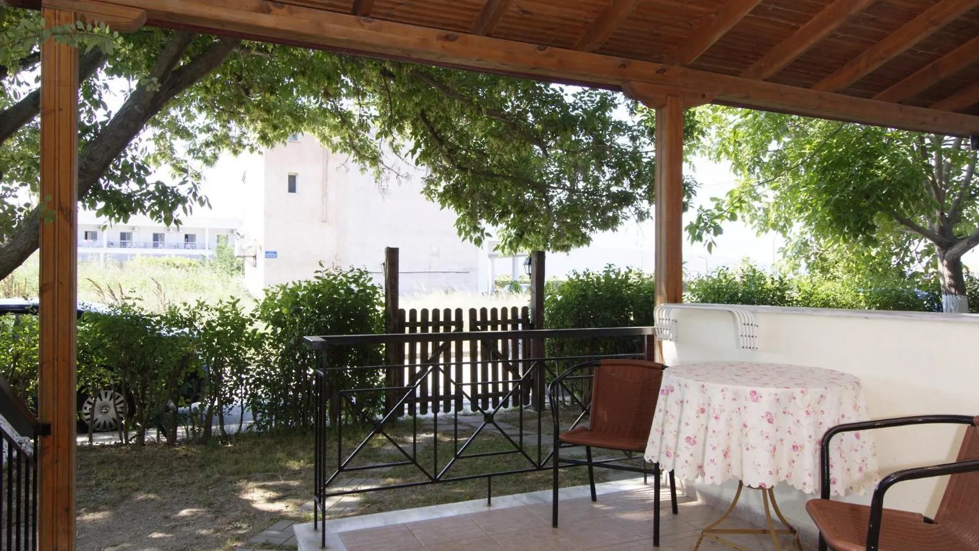 Lotos Apartments Stavros